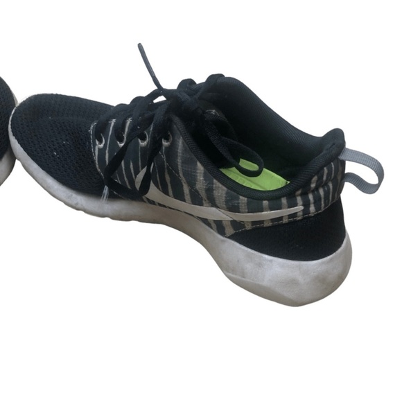 Nike Roshe Run Women Athletic Shoes Zebra Print White Swoosh Black Size 7 - Picture 7 of 16